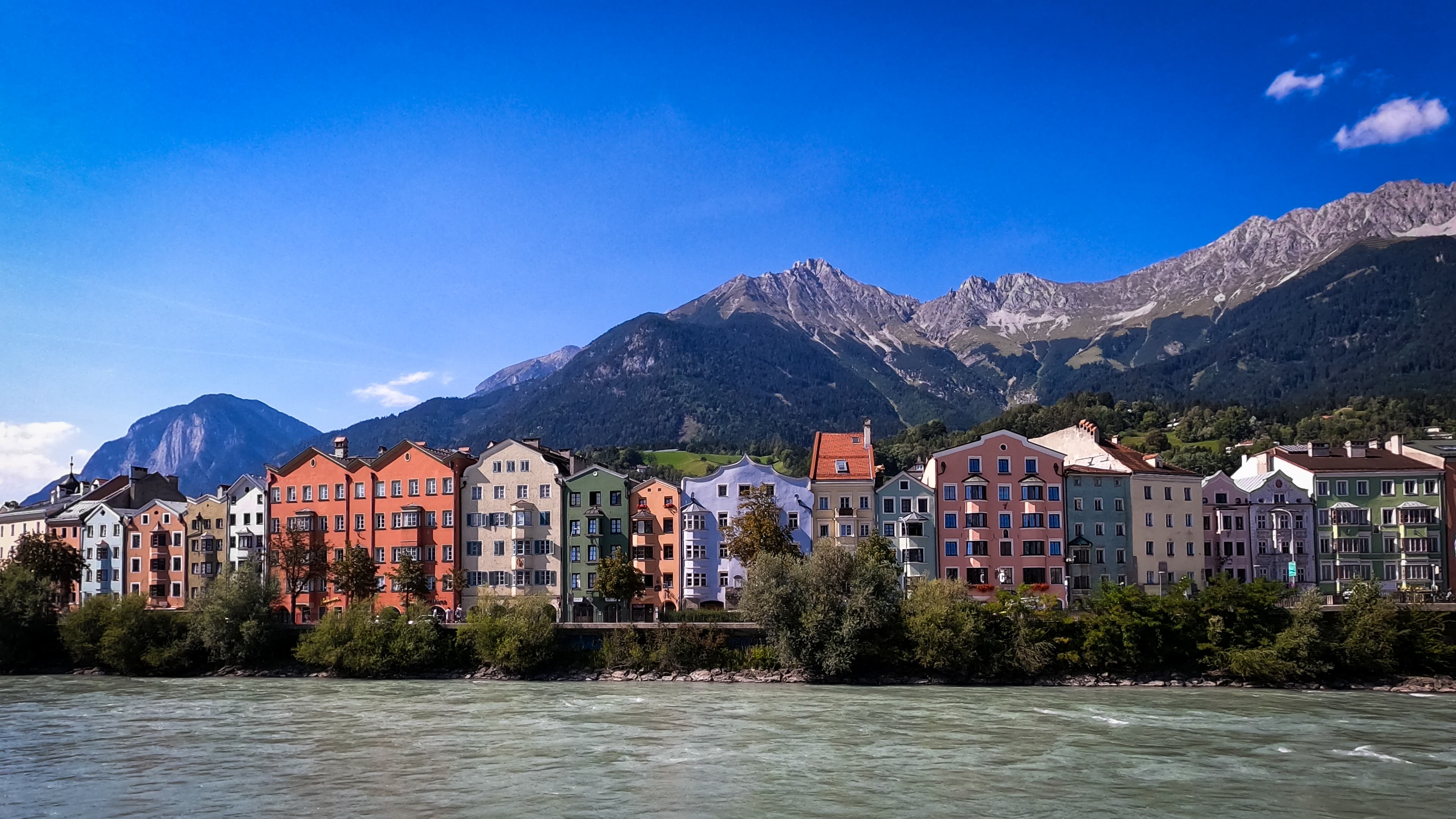 Innsbruck captivates photographers with its notable Alpine scenery and historic architecture. This Swiss city offers diverse opportunities for urban, architectural, and landscape photography throughout the year, making it a must-visit destination for photo enthusiasts.