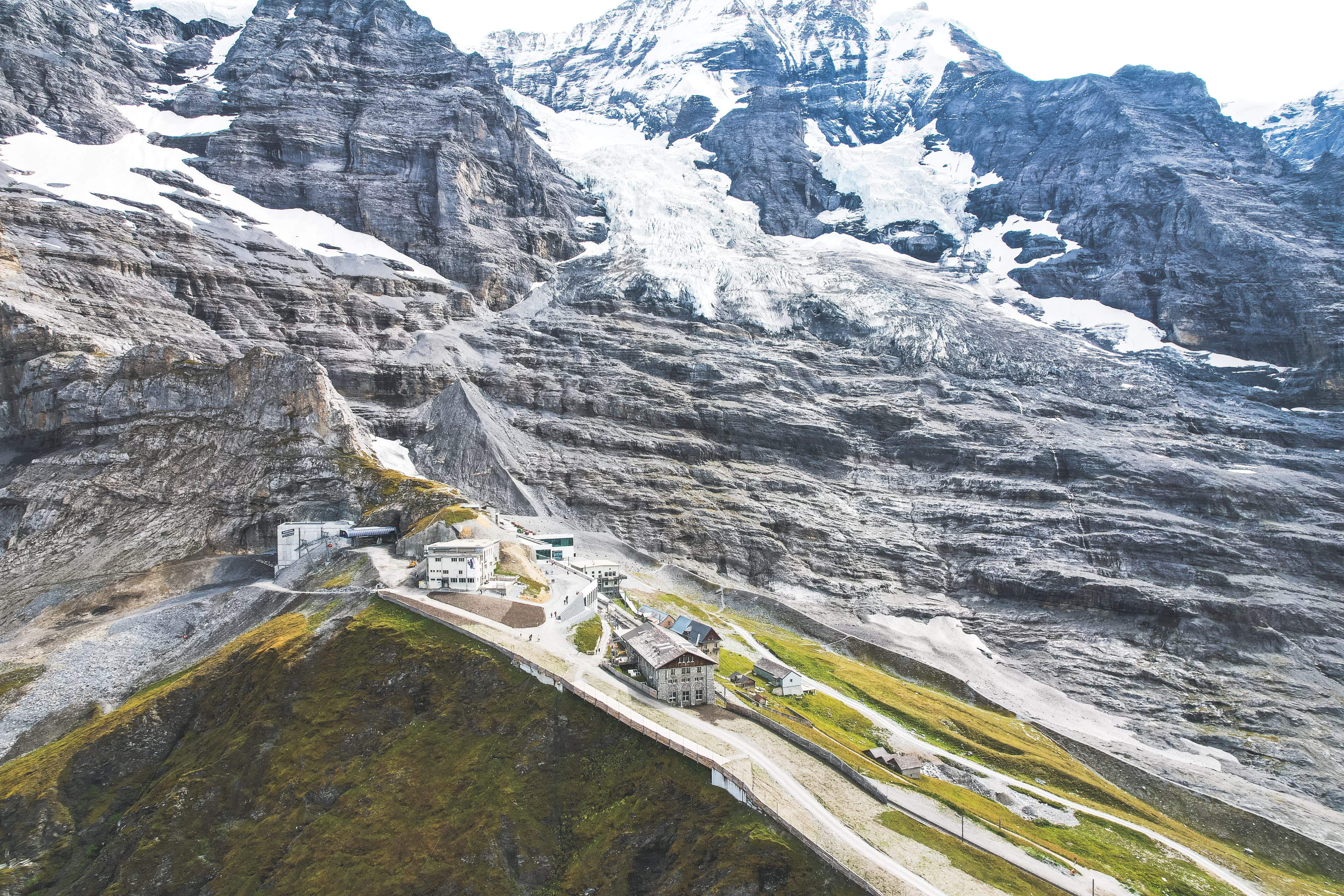 Lauterbrunnen, nestled in the scenic Swiss Alps, offers photographers a visual feast with its dramatic cliffs and waterfalls. Known for its alpine landscapes, this picturesque valley provides notable backdrops perfect for photography. Ideal times include early mornings for misty vistas and midday for vibrant fall colors.