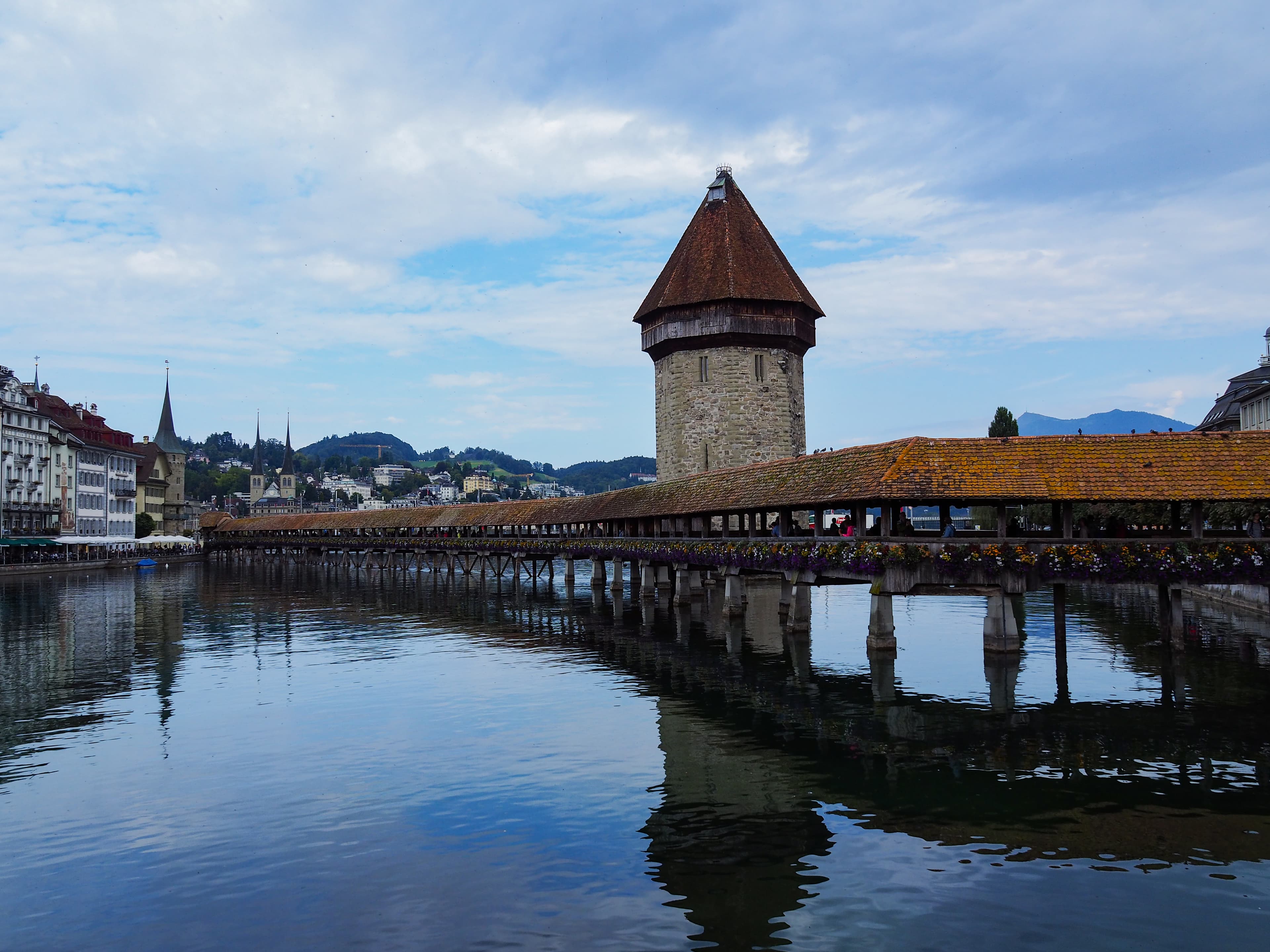 Lucerne photography guide with optimal shooting conditions, composition advice, and technical considerations for capturing this location's distinctive features.