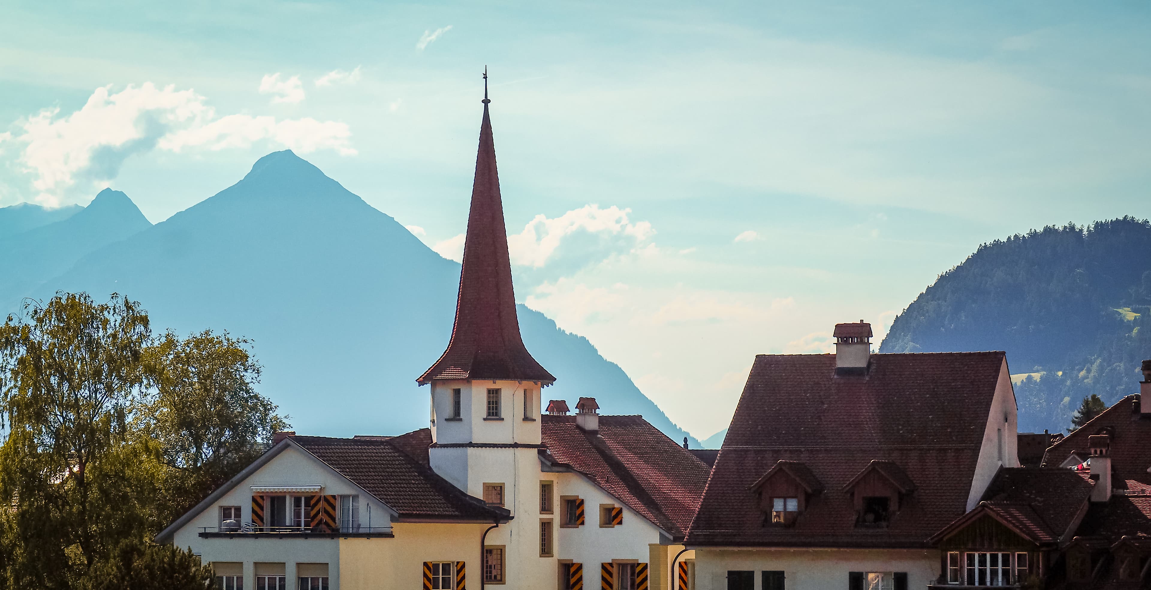 Unterseen photography guide with optimal shooting conditions, composition advice, and technical considerations for capturing this location's distinctive features.