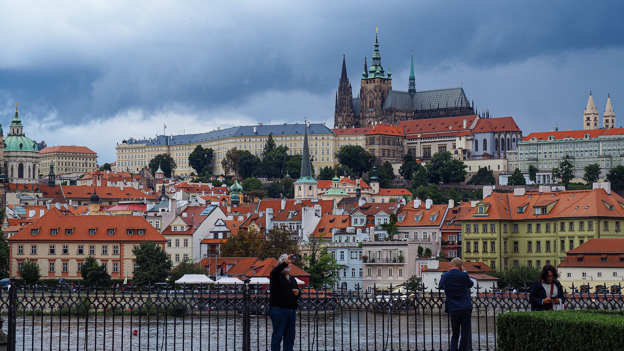 Prague photography guide with optimal shooting conditions, composition advice, and technical considerations for capturing this location's distinctive features.