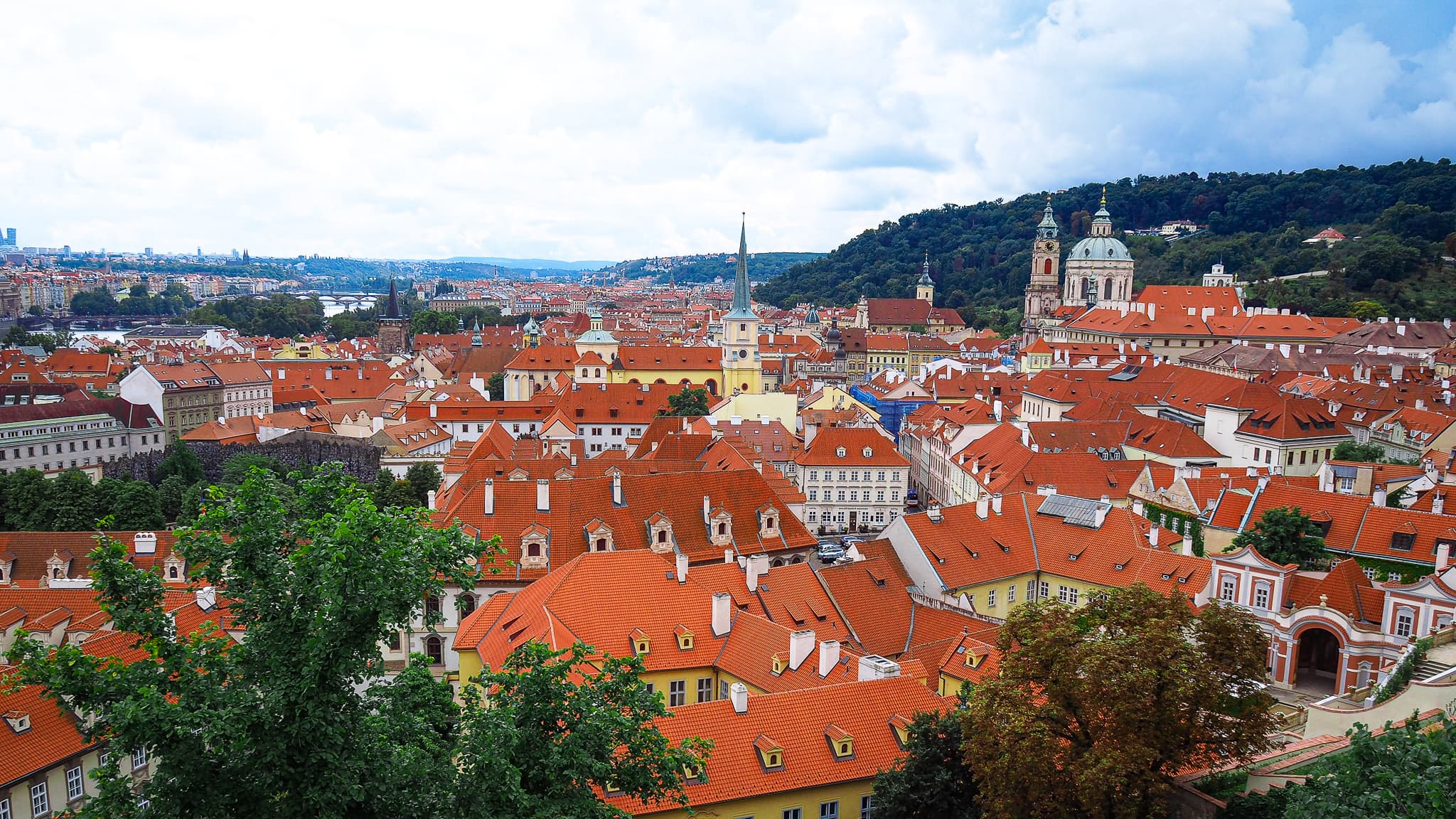 Prague photography guide with optimal shooting conditions, composition advice, and technical considerations for capturing this location's distinctive features.